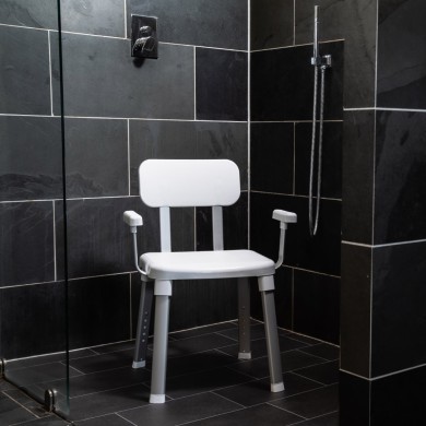 Chaise de douche et de bain élégante ajustable avec accoudoirs