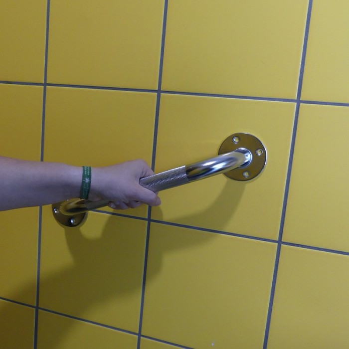 Barre d'appui acier chromé salle de bain